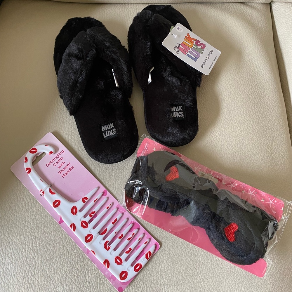 Muk luks fluff flip flop slipper gift set size 7-8 medium